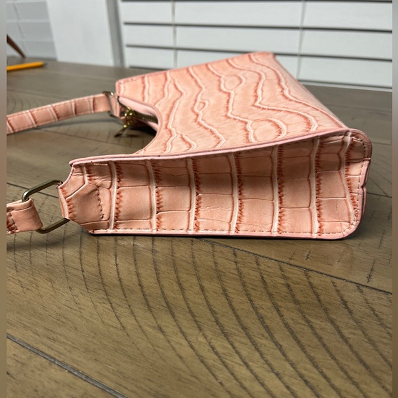Purse, pink(peach) unbranded. 9.5”x6”x2” D. Open interior. No flaws. Strap 17” - Picture 2 of 15
